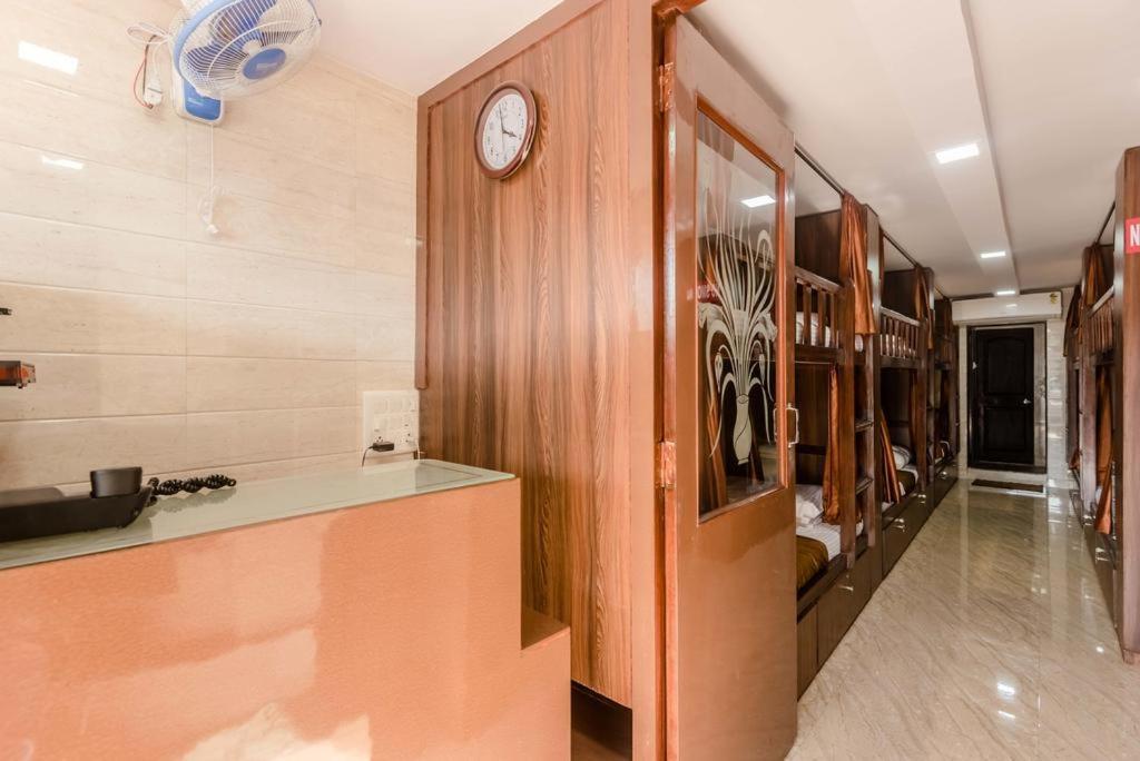 Awesome Dormitory Male Only Bombay Extérieur photo